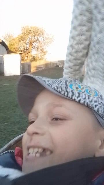 VID_20250502_192409.mp4