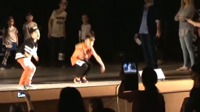 Люди в черном. Танцует наш Владимир Коваль
