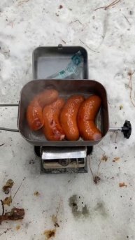 Готовлю сардельки на примусе! #сардельки #примус #готовка #cooking #hiking #forest #spring