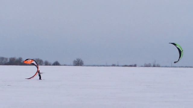 На лыжах с парашутом