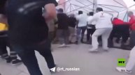 قبرص.. انهيار هيكل معدني ضخم خلال مهرجان للطيران