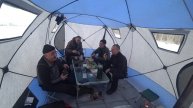 Диалоги на зимней рыбалке | На льду в палатке затопили печь