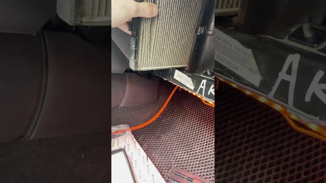 Замена салона фильтра на SURAI SRS 00271 на Chevrolet Aveo T250