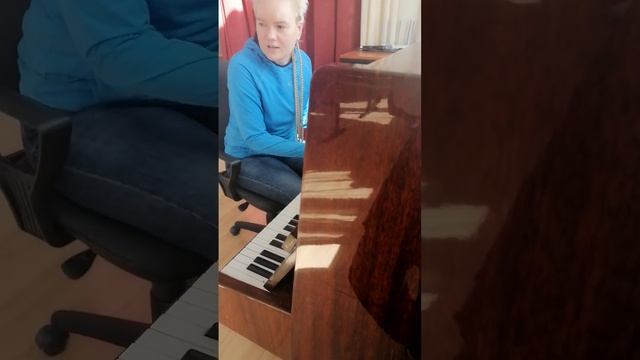 ТАНЕЧКА КАРАКАЯ