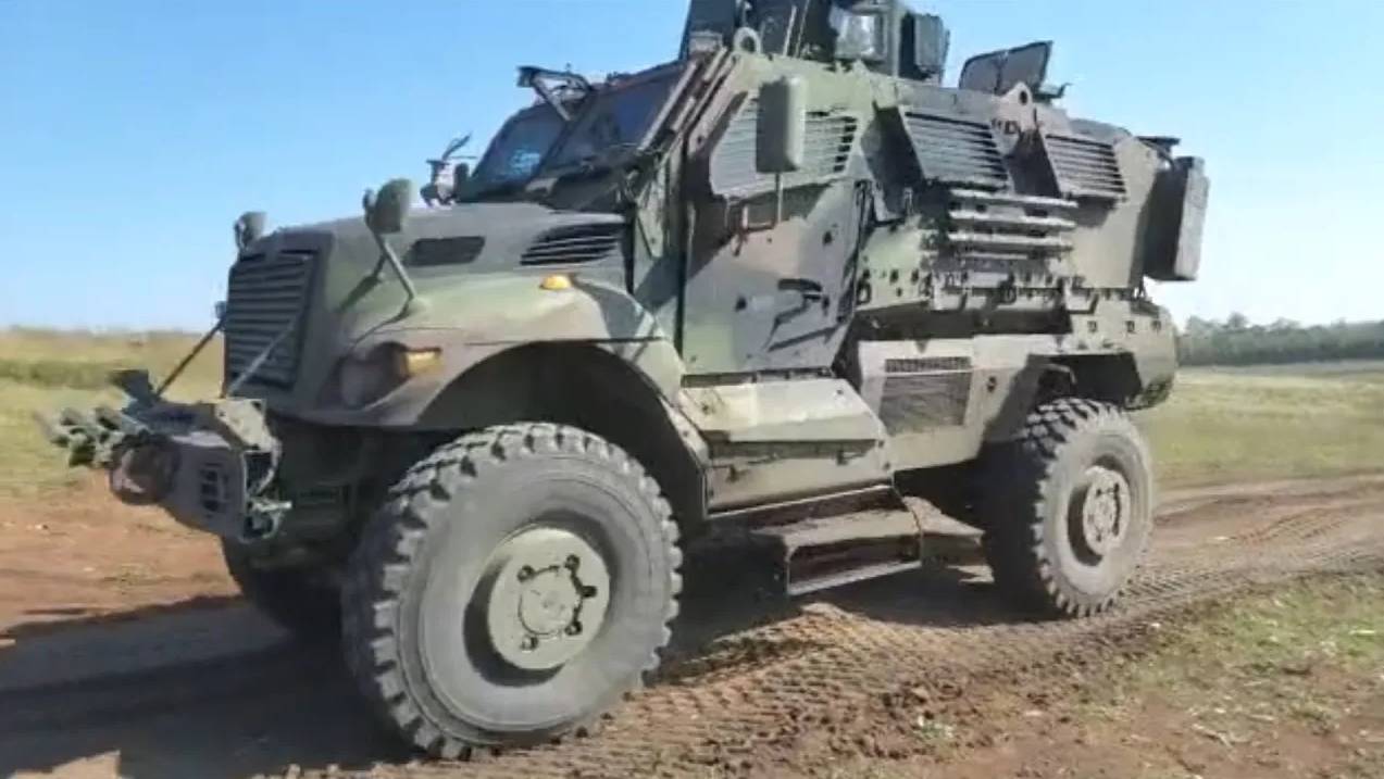 Наезд на мины колонны броневиков MaxxPro Украины