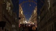 Световое шоу в Центре Москвы. Красота. Много людей пришло посмотреть. Закончилось аплодисментами