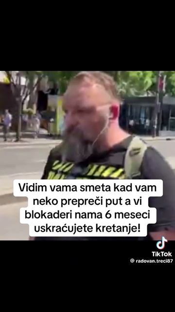 Браво за овог човека! Тако треба сви да нервирамо ову студентарију и да им померамо живце!.mp4