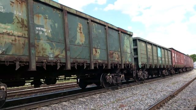 Тепловоз 2ТЭ10У-0433 с порожним поездом