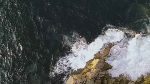 Каждое утро здесь начинается с моря.
