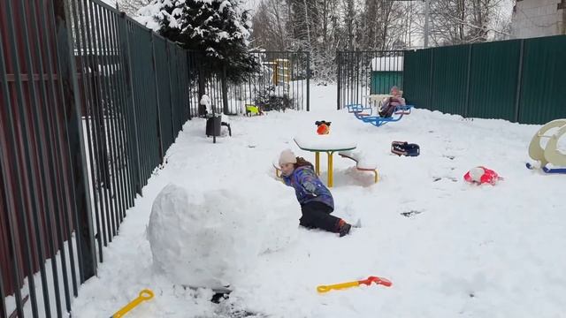 Первый снег и снеговик Тёма. 23 ноября 2020