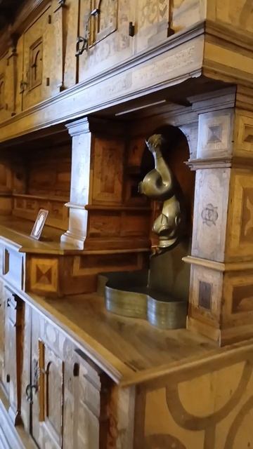Рукомойник интегрированный в мебель, он же "washstand". Эрмитаж.