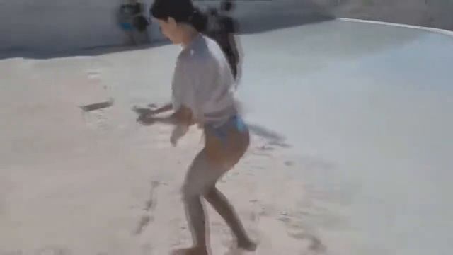 Булочка намазывает свои булочки