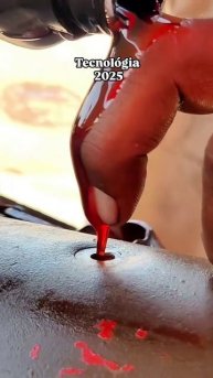 В Африке изобрели способ заливать масло без воронки