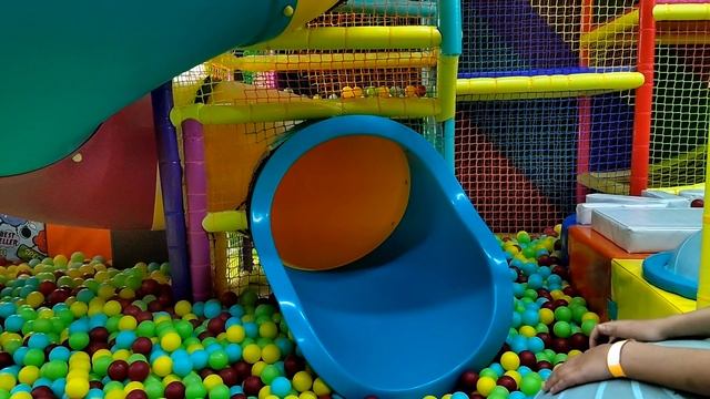 НАРНИЯ игровая комната ПРОДОЛЖЕНИЕ. с нами Варя и Алеся
