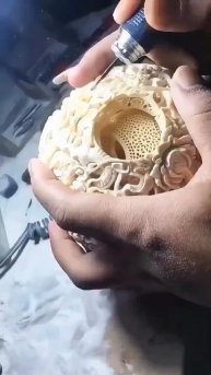 Утончённое произведение искусства из слоновой кости.
