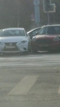 каршеринг врезался в парковку с автомобилями