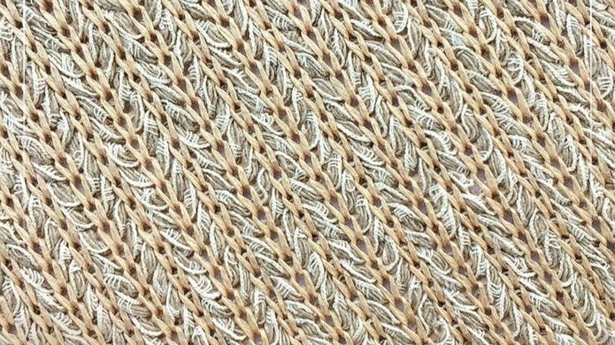 Оригинальный, но очень легкий узор спицами