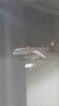 Самолёт АК Азур Эйр готовят к полету на о. Пхукет