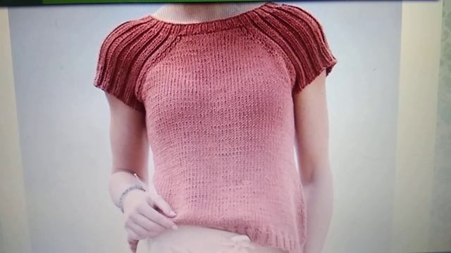 Давайте свяжем вместе чудесный джемперок с короткими рукавами регланом сверху вниз спицами