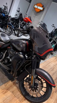 2018 CVO Street Glide Special 117
