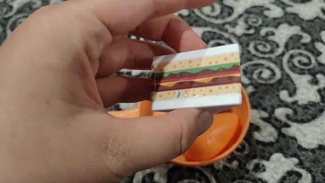 играем в детскую посудку, готовим игрушечную еду
