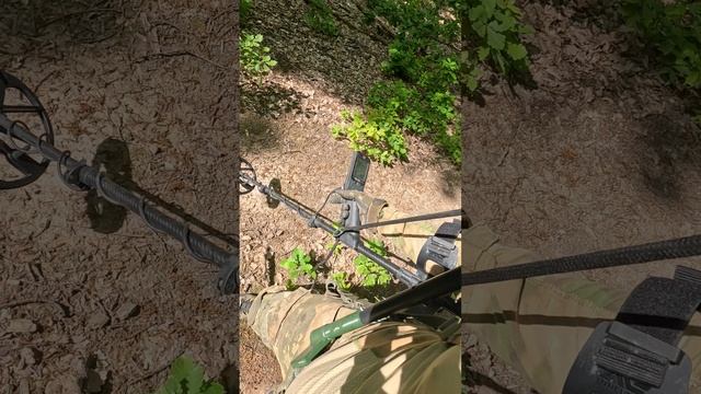 Иду несколько часов с  поясным упором на рюкзаке. Рука металлоискатель практически не чувствовала.