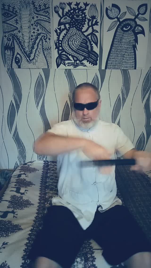 Стиль Тумана - сидячая тренировка с палкой