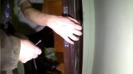 Замена личинки замка входной металлической двери.