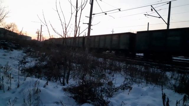 Электровоз 3ЭС5К-116 с грузовым поездом