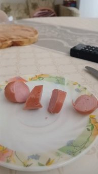 (Ещё одно самое глупое видео на канале) ем сосиску