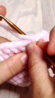 красивое вязание крючком, рельеф из плюша #shorts