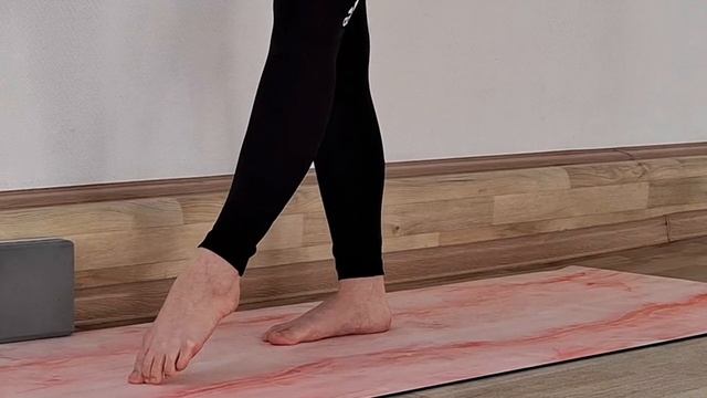 Упражнения для стоп и голеней стоя