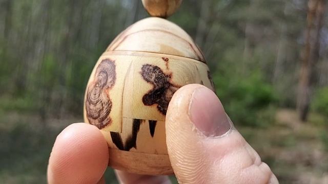 Шкатулка в весеннем лесу с березками