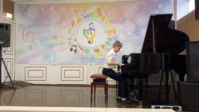 Название песни: «У ПАМЯТНИКА ГЕРОЮ»