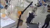Робот вышел из под контроля во время тестирования. Пришлось отключить его от сети, чтобы остановить