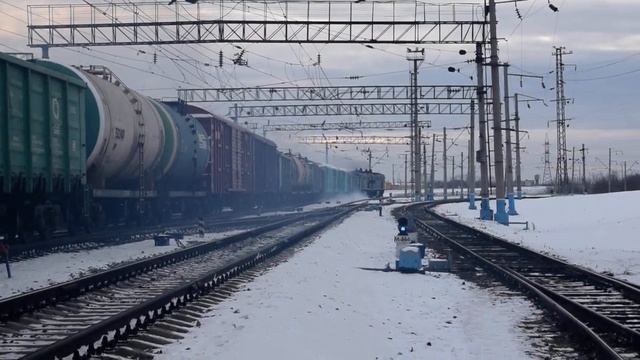 Тепловоз 2ТЭ10У-0250. Отправление с белыми "медведями". Звук 10Д100.