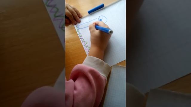 Рисует лето моя маленькая сестра которой 4 года