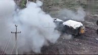 Украинские операторы FPV-дронов уничтожают свою же КМШ М577 и бронированный вездеход BvS 10