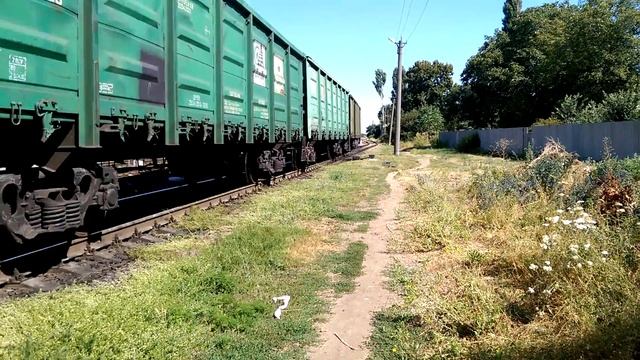 2ТЭ10Ут-0028 с грузовым поездом проследует ст.Кульбакино Под Разборку Одессакая железная дорога