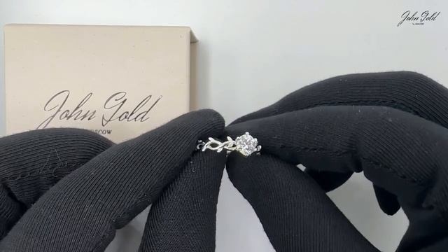 Скульптурное кольцо из белого золота с бриллиантом "Роза"