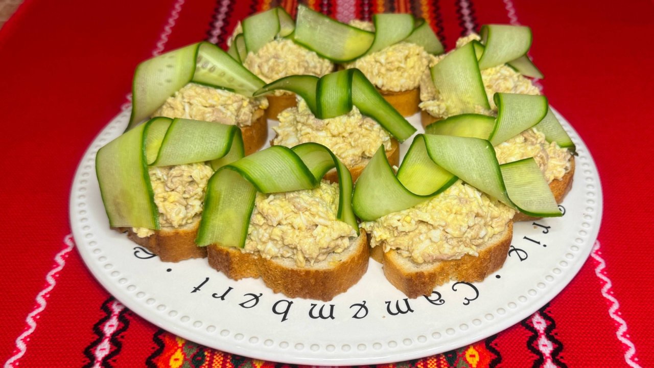 Бутерброды с печенью трески.