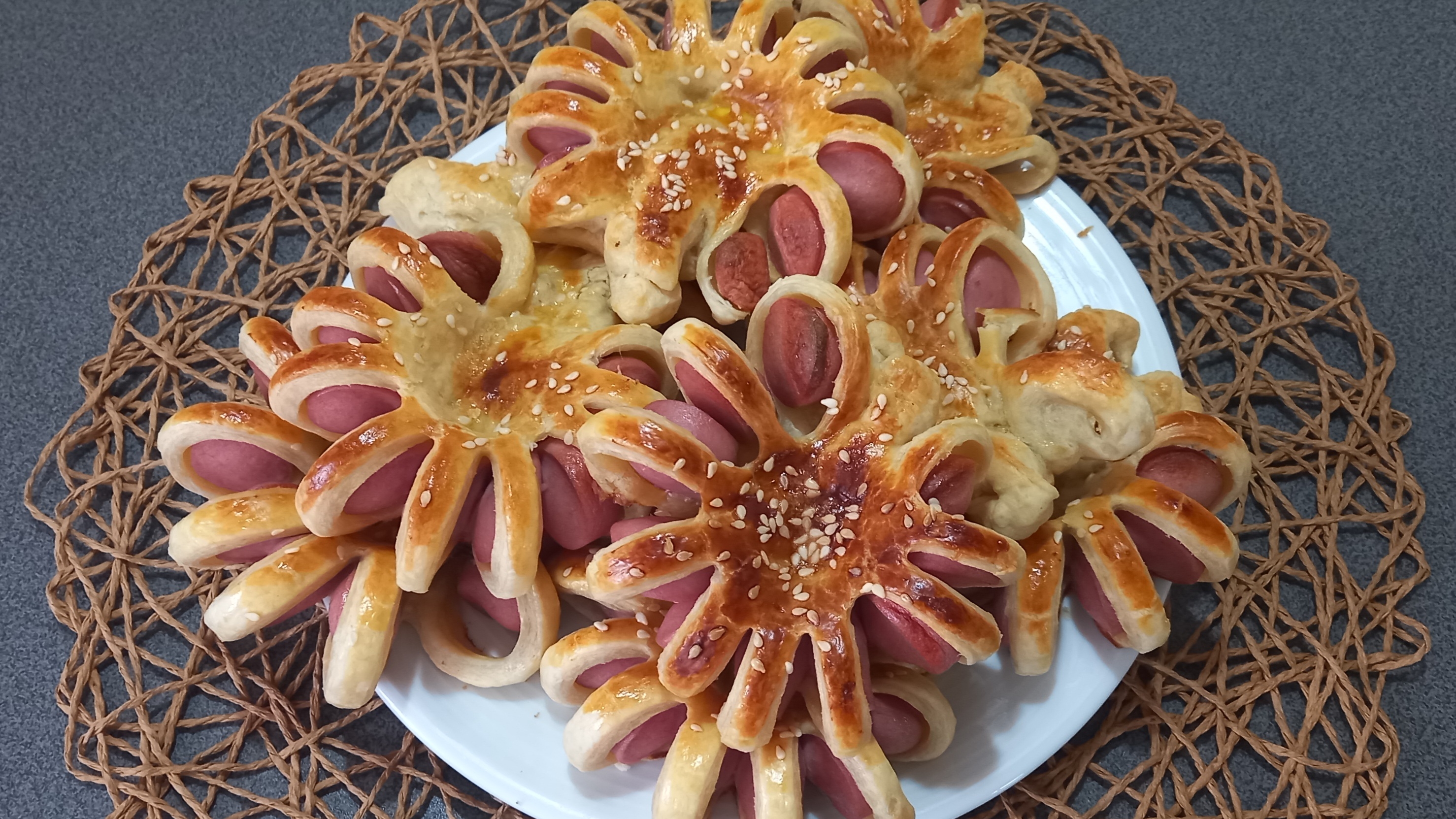 СОСИСКИ в Слоёном Тесте 🥯 ЦВЕТОЧКИ