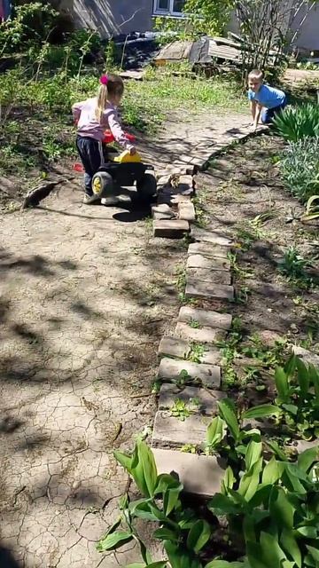 Прогулка к бабушке перед сном.