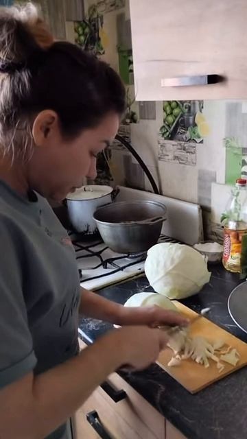 ГОТОВИМ С ЛЮБОВЬЮ! ИРИШКА ЧИКИ ПИКИ И БЕЗУМНЫЙ ПАША ВАРЯТ БОРЩ!