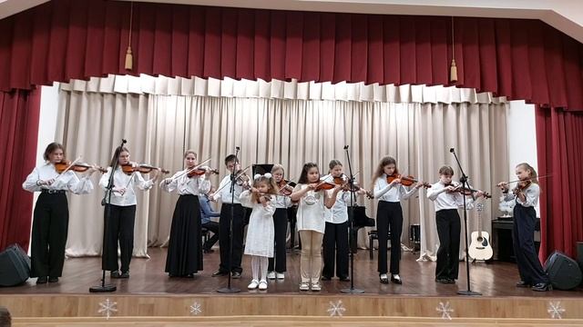 "В лесу родилась елочка"