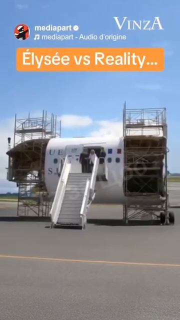 🔴France🔴Макрон со своим мужем прилетели откуда-то, или куда-то😆🔴