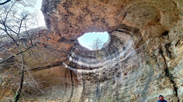 БАХЧИСАРАЙСКИЙ РАЙОН,
СКВОЗНОЙ ГРОТ в ущелье ТАШ- ДЖАРГАН