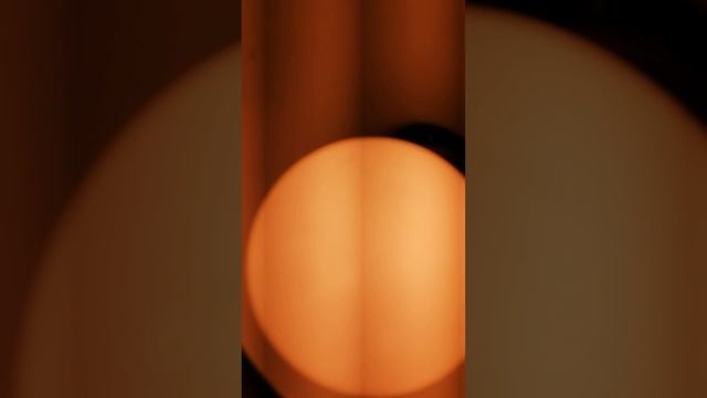 Феламентная лампа на 7 ватт.