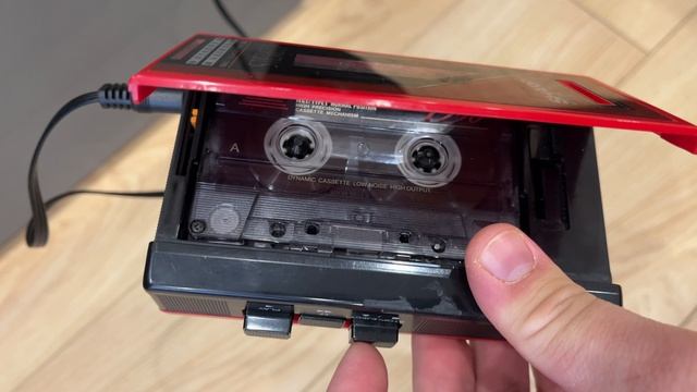 Кассетный AM/FM стерео-плеер SHARP JC-125(R)