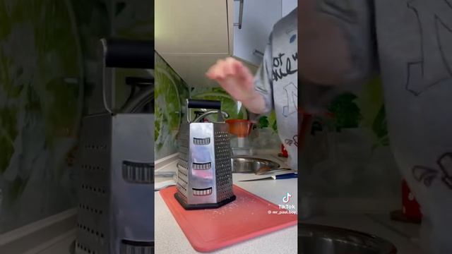 Вот ещё Паша и кухонька
